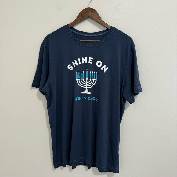 Life Is Good NWT Menorah Shine On Tee - Picture 1 of 4